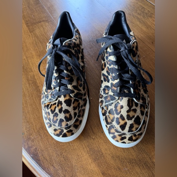 Leopard print almost new, only use one time. - Picture 2 of 6